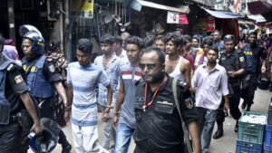 র‌্যাবের অভিযানে জেনেভা ক্যাম্প থেকে আটক মাদক কারবারিরা / ফাইল ছবি